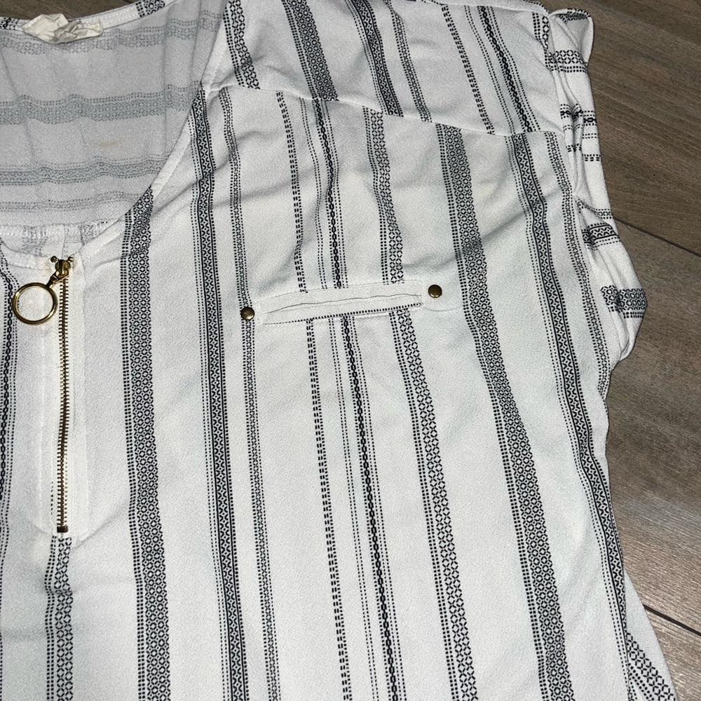 Chic Striped White and Gray Blouse - Picture 4 of 5